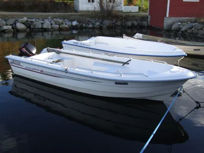 Extra boat: 4.3m (14'), plastic boat, with 20 hp engine, 4-stroke petrol, no fishfinder or GPS